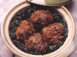 Minced pork balls in clay pot
